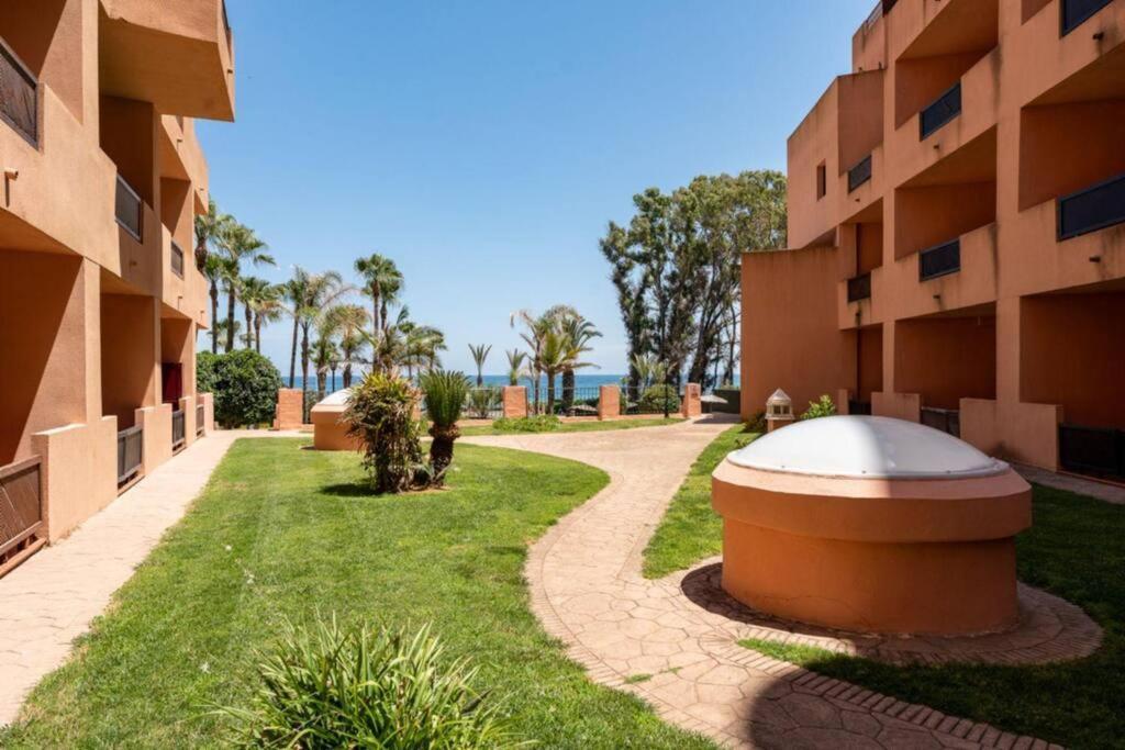 Ct 240 - Beachfront Apartment -Don Juan Manilva Kültér fotó