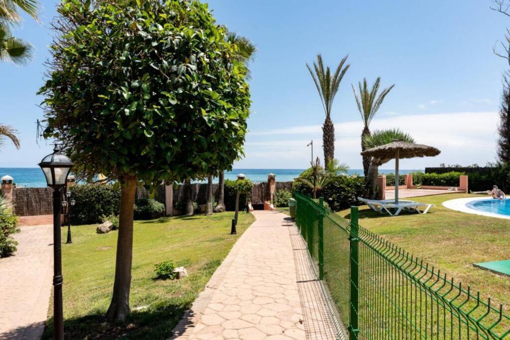 Ct 240 - Beachfront Apartment -Don Juan Manilva Kültér fotó